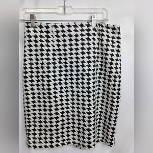 2/$30 WHITE HOUSE BLACK MARKET Black and White Houndstooth Skirt (#339)
